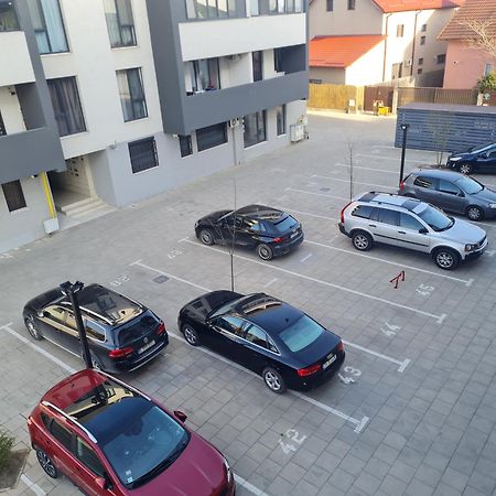 Deluxe 2 Bedroom Apartment With Balcony And Private Parking Bragadiru Bagian luar foto