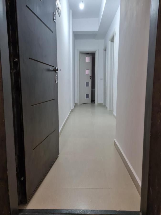 Deluxe 2 Bedroom Apartment With Balcony And Private Parking Bragadiru Bagian luar foto