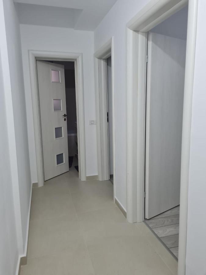 Deluxe 2 Bedroom Apartment With Balcony And Private Parking Bragadiru Bagian luar foto