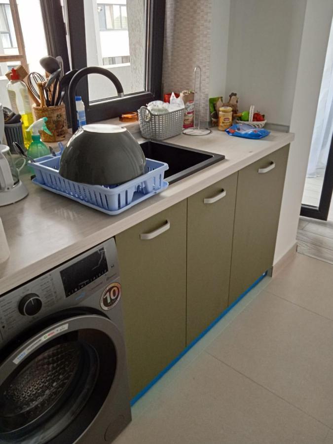 Deluxe 2 Bedroom Apartment With Balcony And Private Parking Bragadiru Bagian luar foto