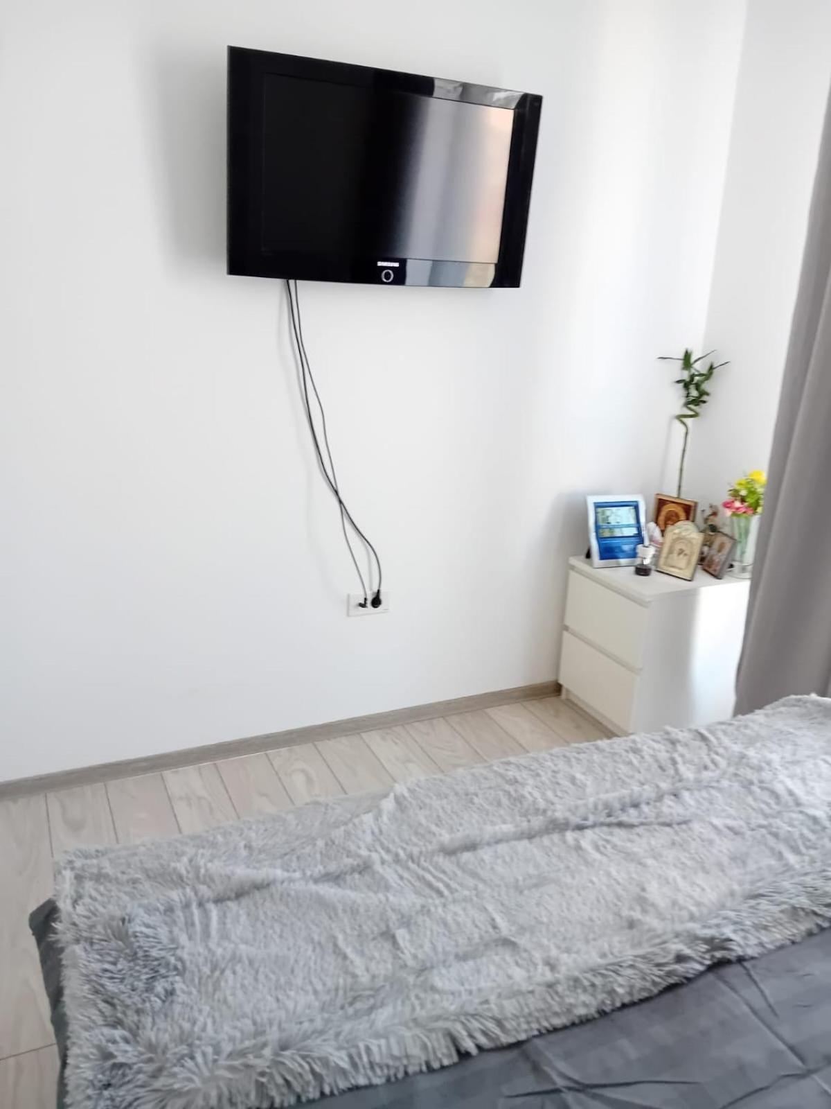Deluxe 2 Bedroom Apartment With Balcony And Private Parking Bragadiru Bagian luar foto
